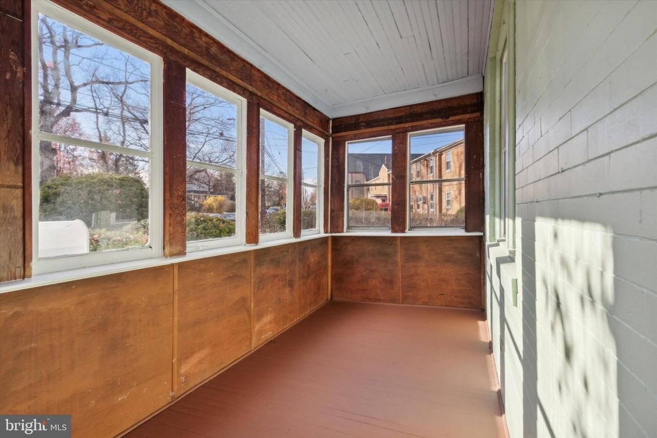 205 Mohawk Avenue - Photo 3 of 27