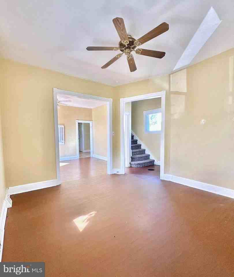 205 Mohawk Avenue - Photo 6 of 27