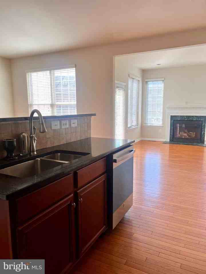 25205 Larks Terrace - Photo 6 of 28