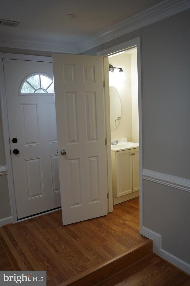 10462 Paradise Ct - Photo 4 of 33