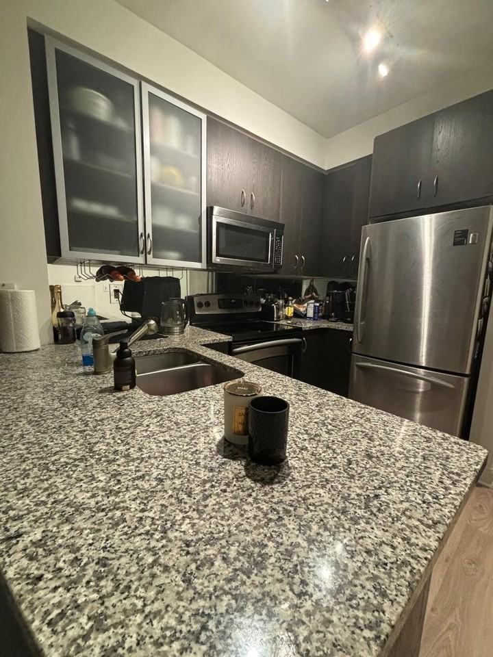 18 Yorkville Avenue - Photo 2 of 9