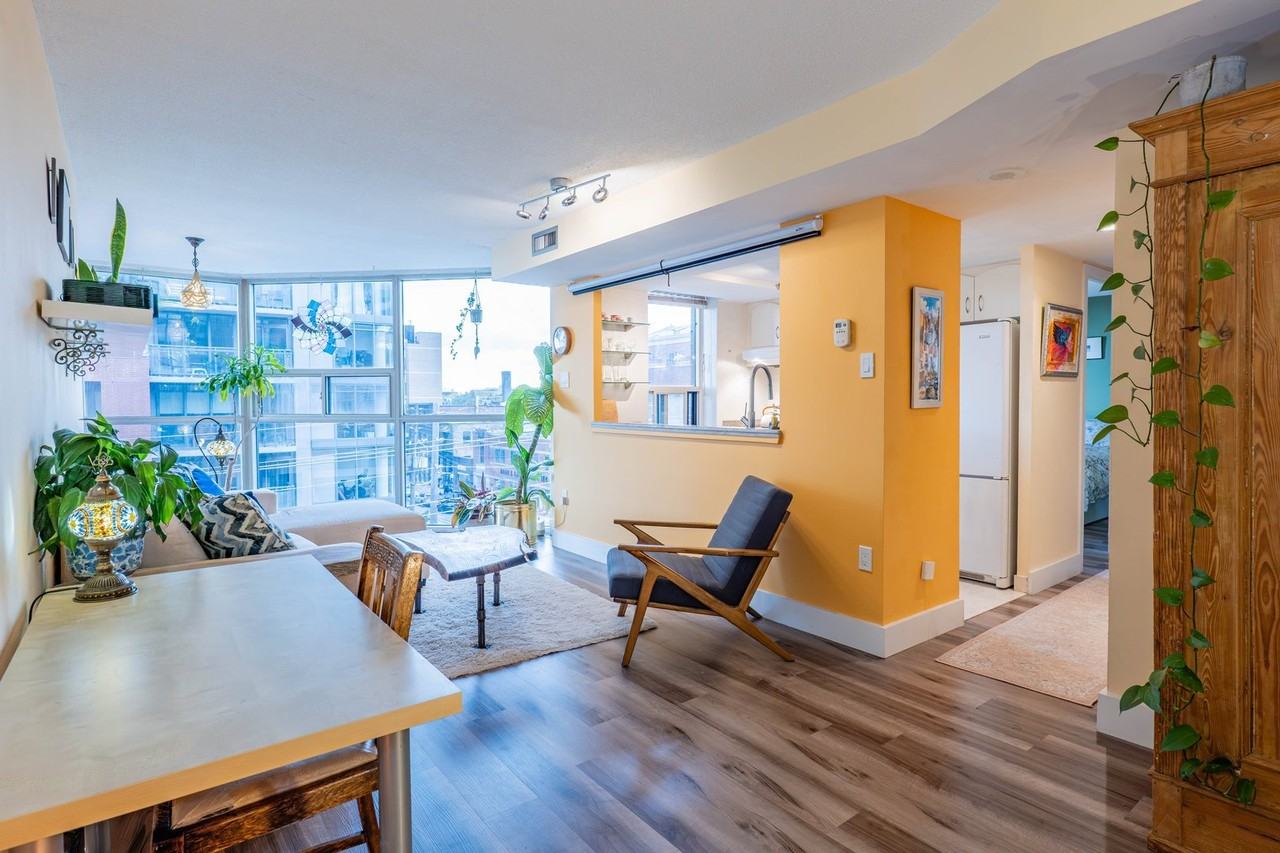 725 King St W - Photo 2 of 26