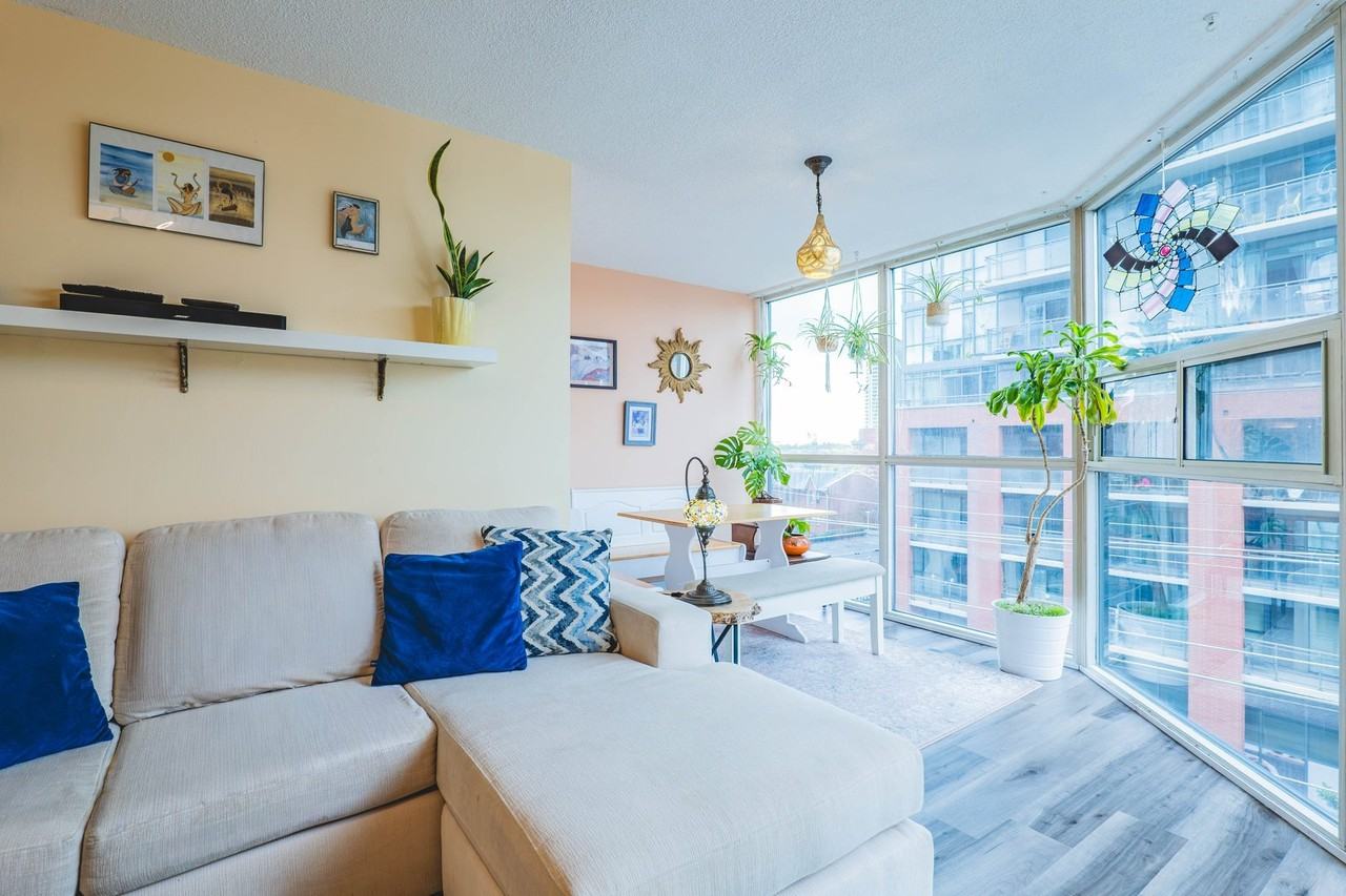 725 King St W - Photo 3 of 26