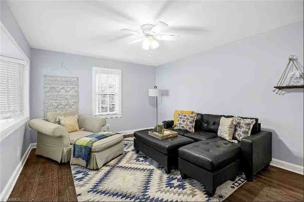 317 Crafton St - Photo 2 of 21