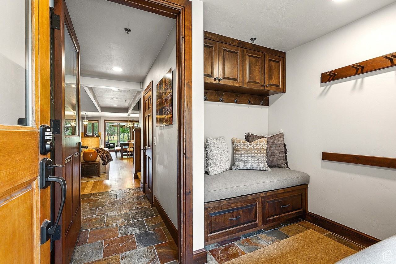 1670 Deer Valley Drive North - Photo 3 of 50