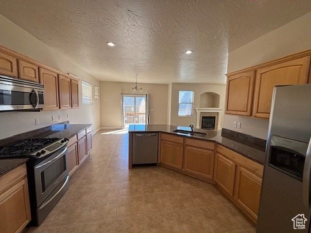 2771 W Chestnut St - Photo 2 of 33