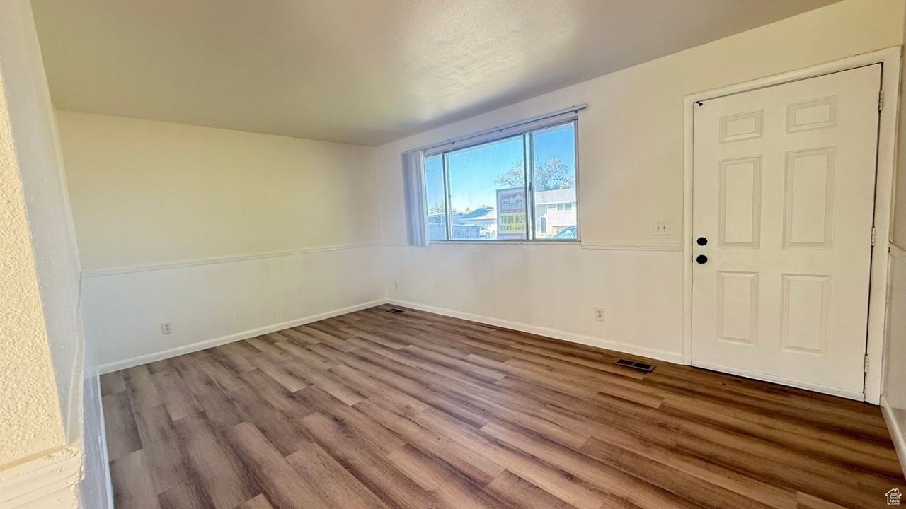 6823 W Crest St - Photo 2 of 11