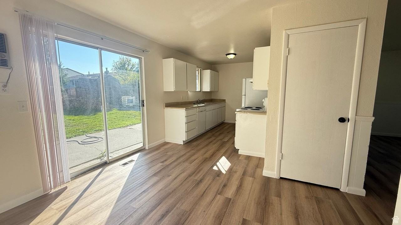 6823 W Crest St - Photo 3 of 11