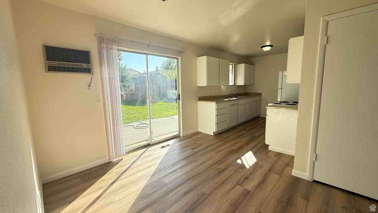 6823 W Crest St - Photo 4 of 11