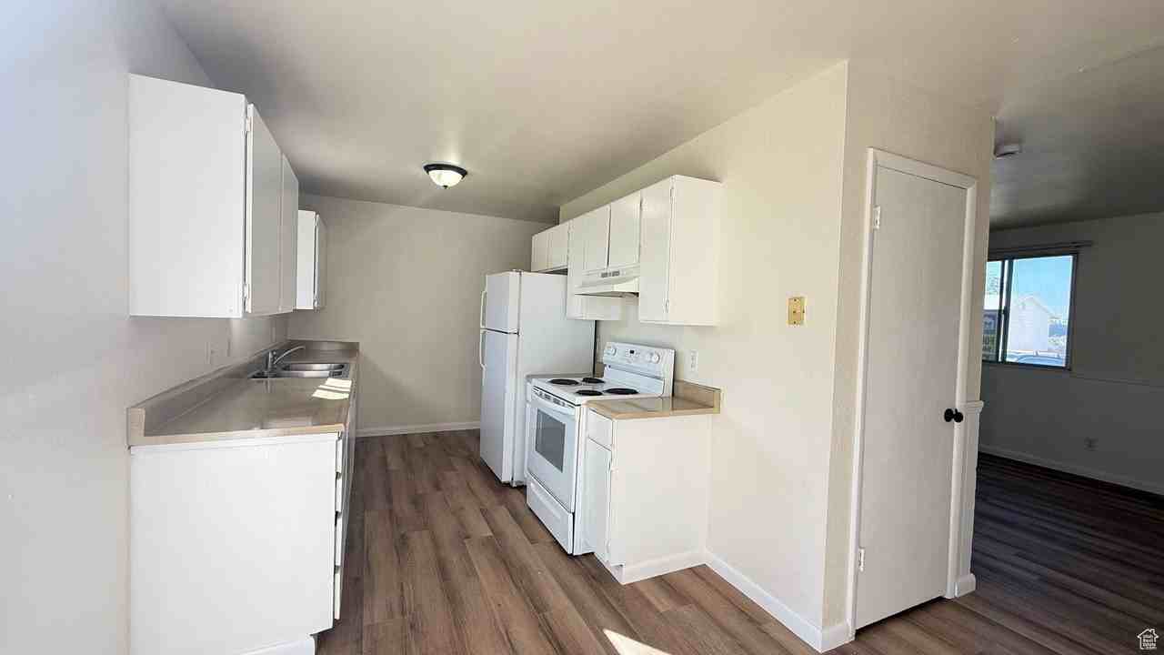 6823 W Crest St - Photo 5 of 11