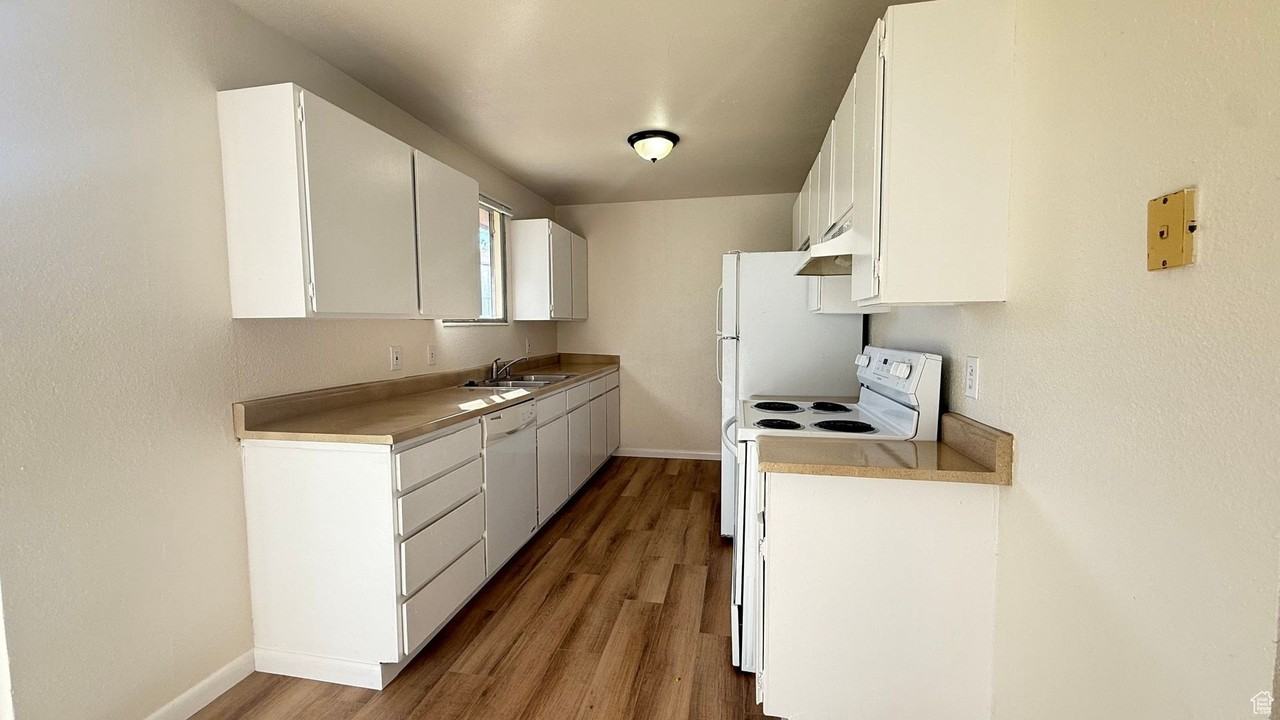 6823 W Crest St - Photo 6 of 11