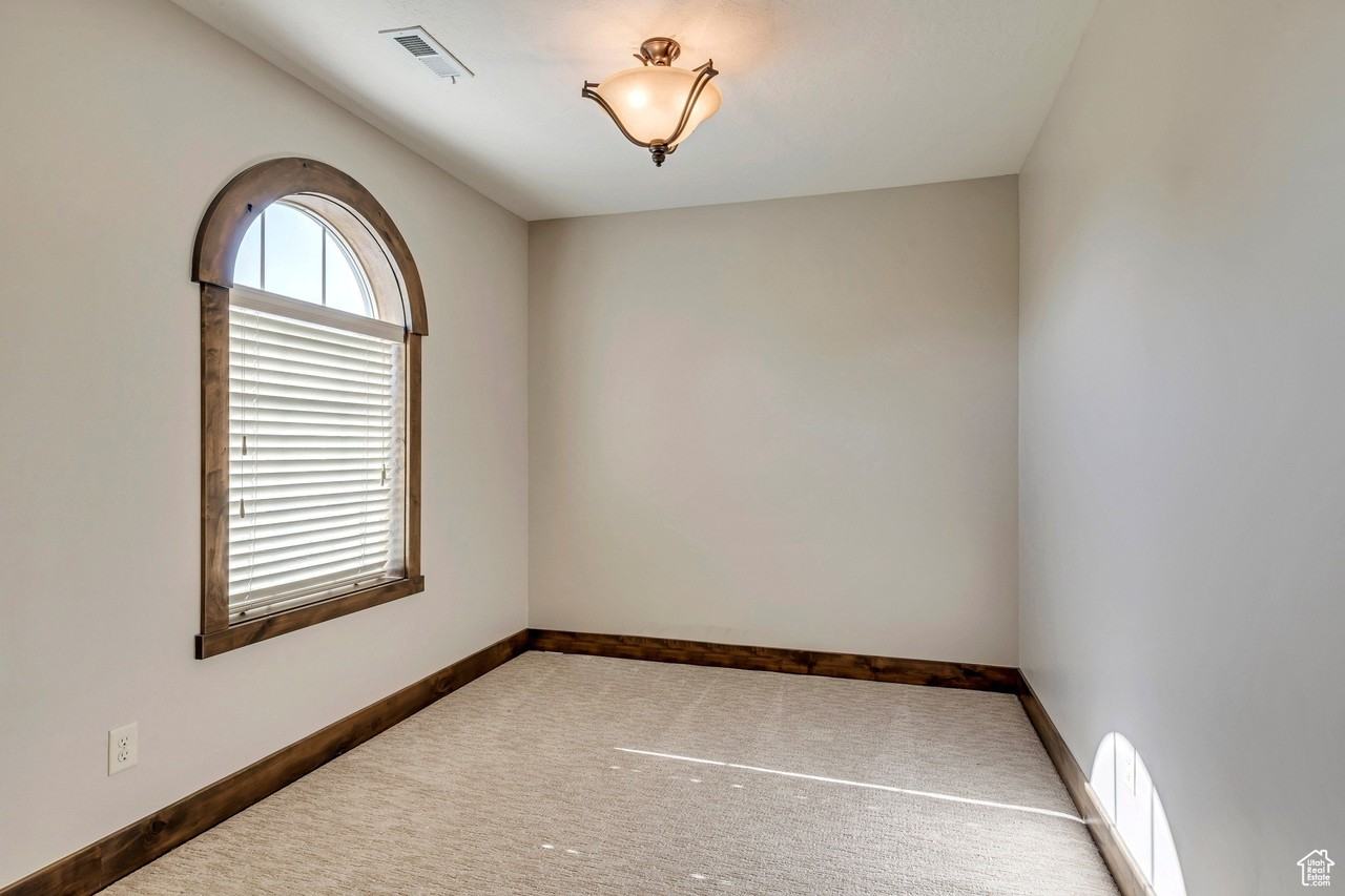 1355 N Cottage Way - Photo 7 of 33