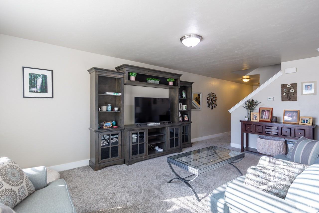 757 West Gallant Drive - Photo 4 of 15