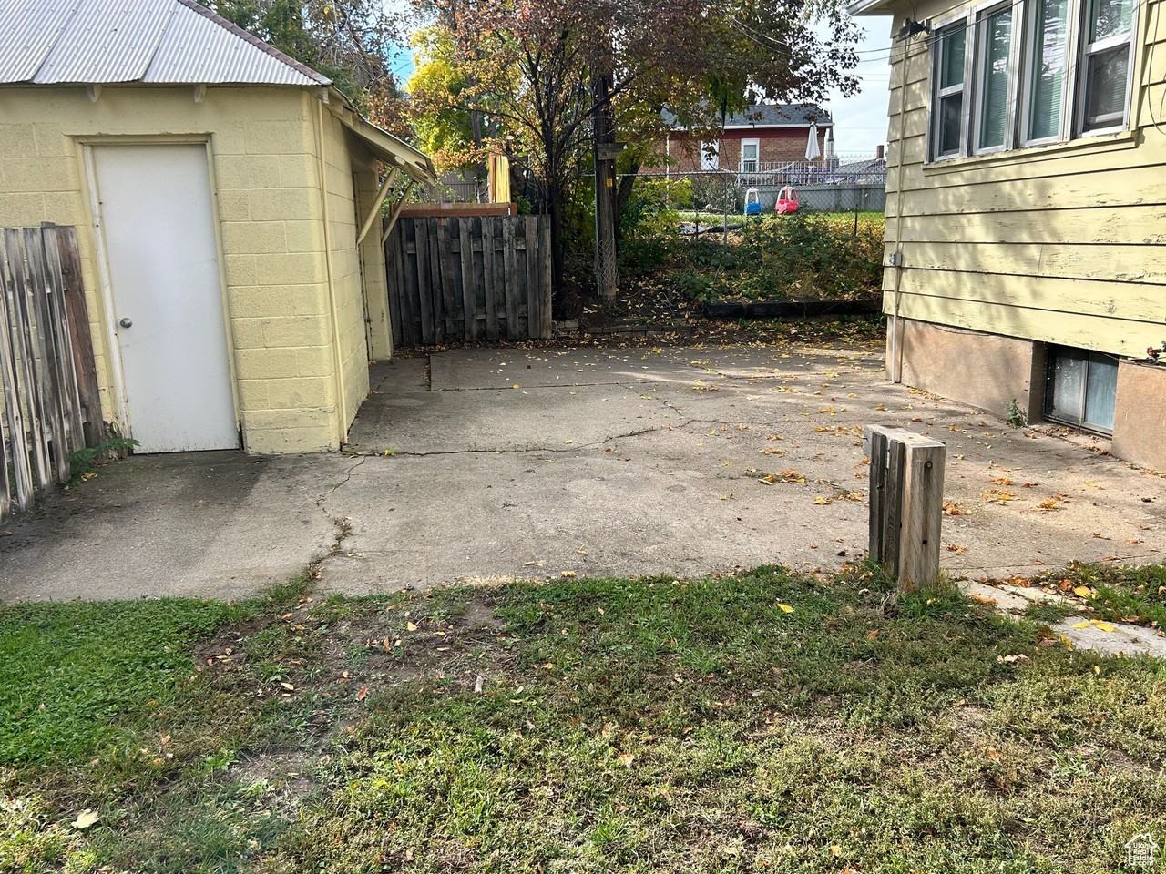 3580 Van Buren Ave - Photo 3 of 17