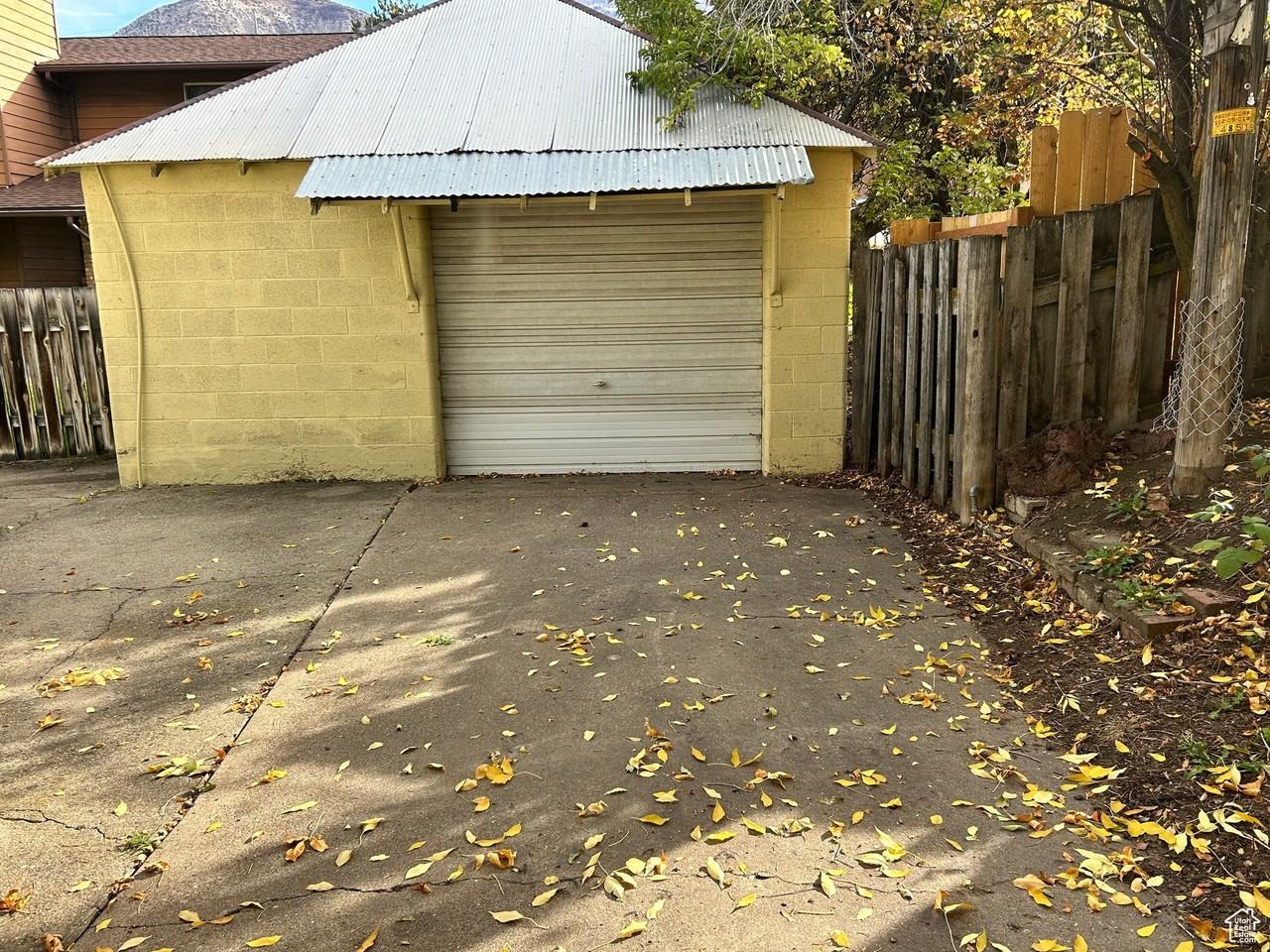 3580 Van Buren Ave - Photo 4 of 17