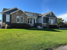 featured image of 172 East Hollybrook Cove