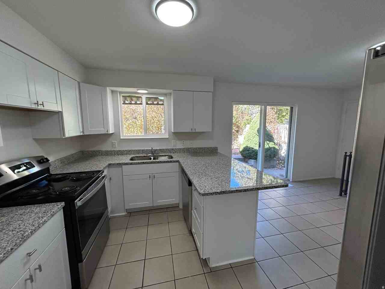 5568 S Hugoton Dr - Photo 4 of 14