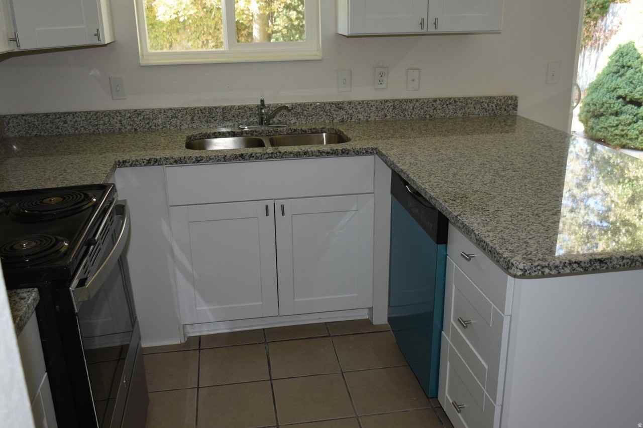 5568 S Hugoton Dr - Photo 6 of 14