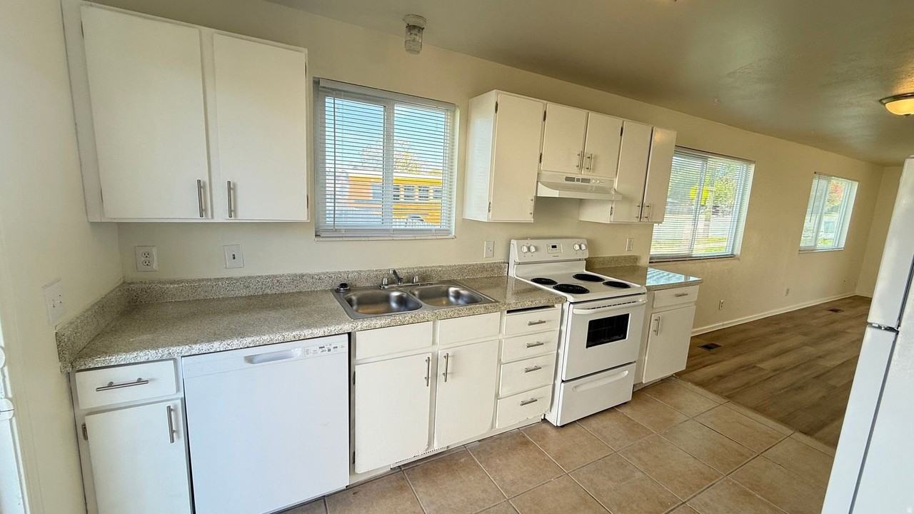 4812 Westpoint Way - Photo 6 of 11