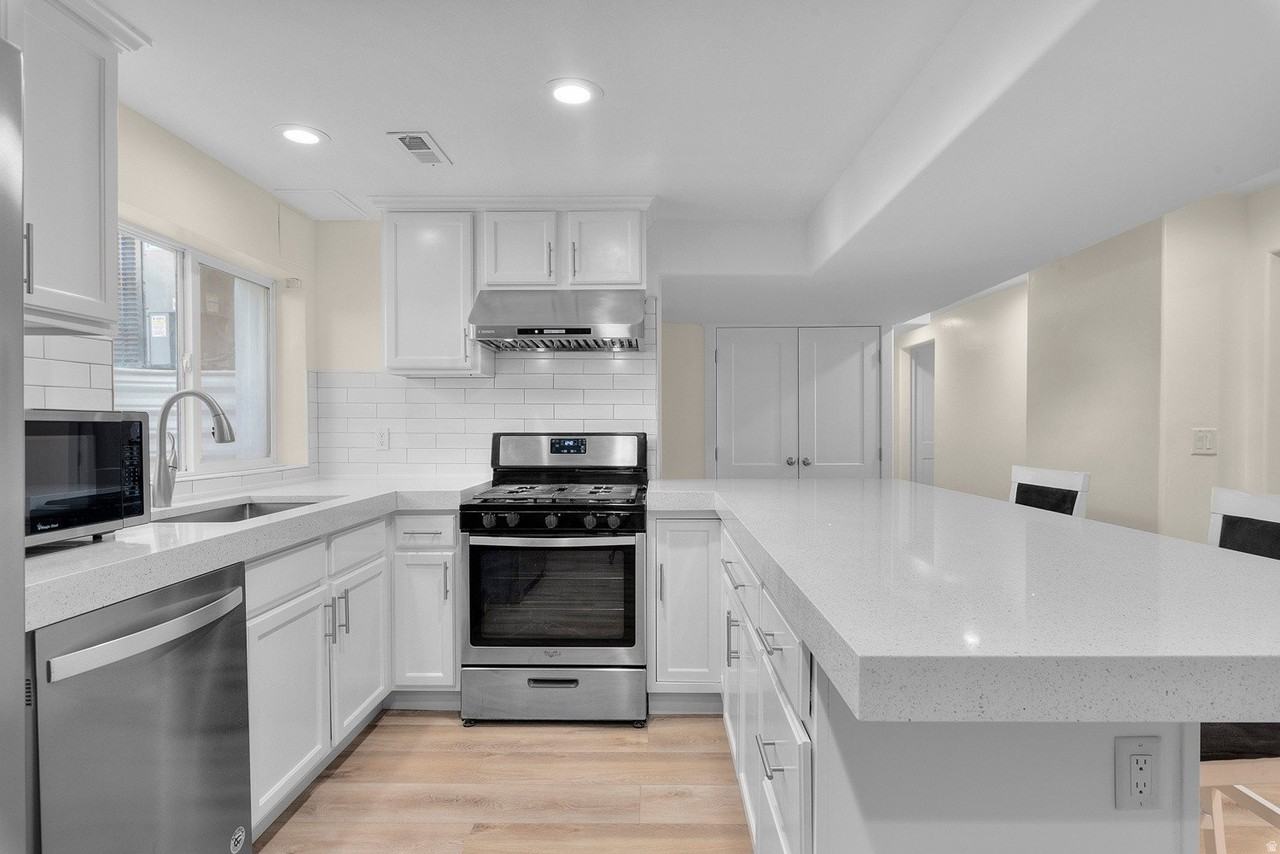 10454 S Golden Willow Dr - Photo 3 of 43