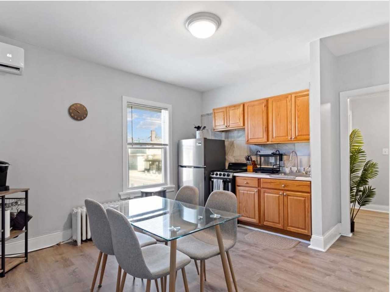 163 S Whitney St - Photo 3 of 13