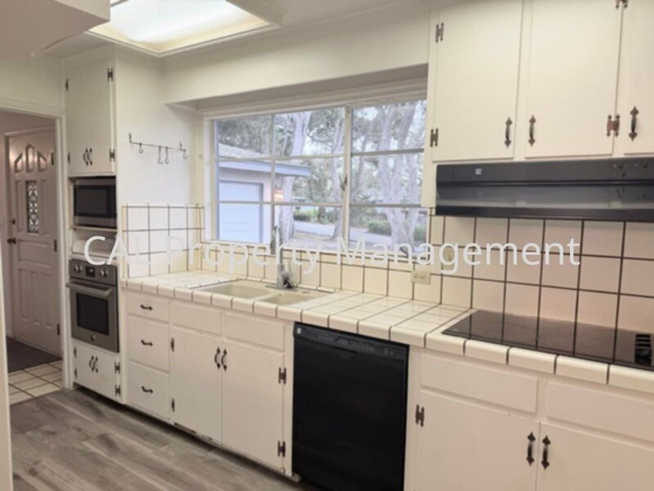 1043 Ortega Road - Photo 5 of 31