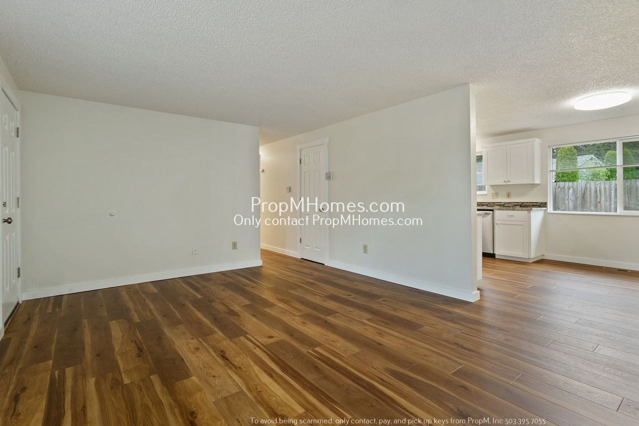 1177 Se Fir Grove Loop - Photo 4 of 21