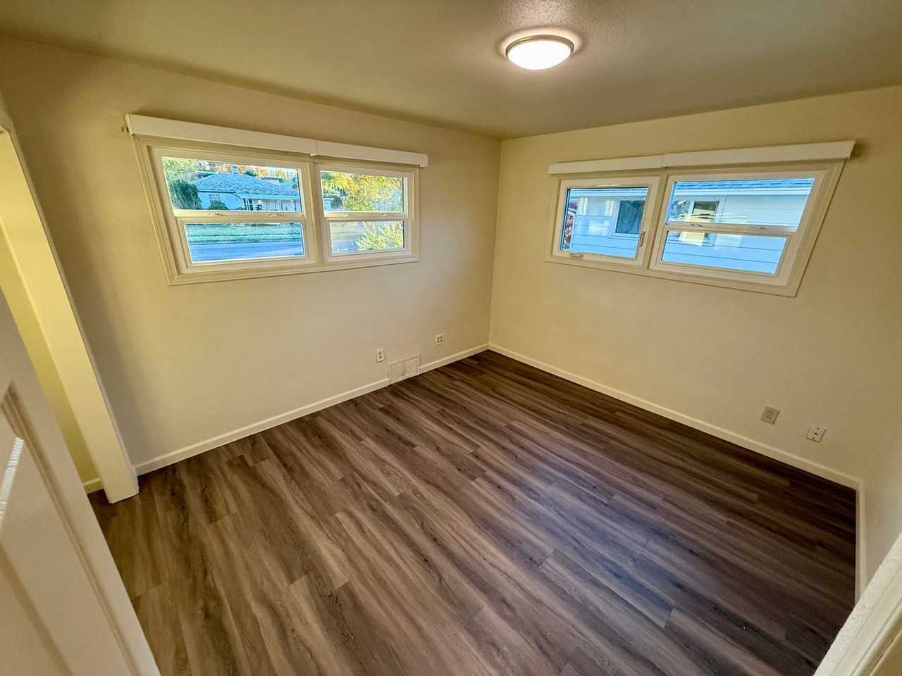 2219 9th Ave - Photo 5 of 26