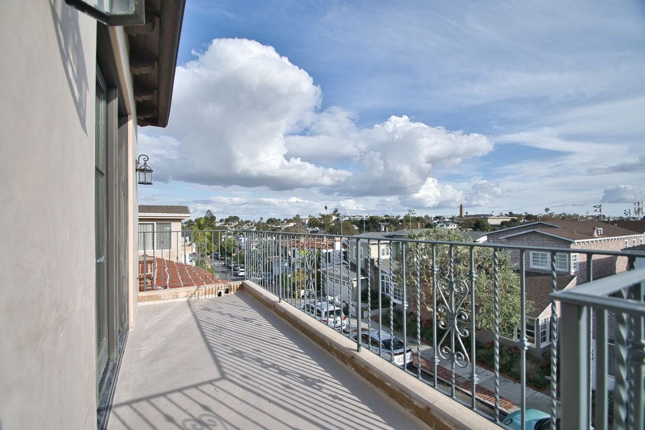 433 21st St - Photo 3 of 19