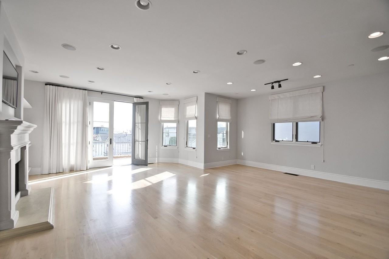 433 21st St - Photo 4 of 19