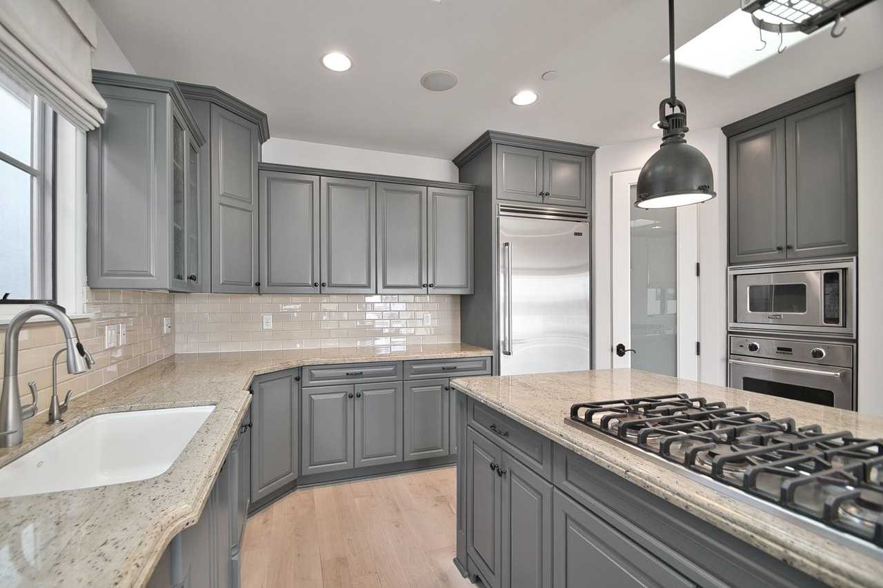 433 21st St - Photo 7 of 19