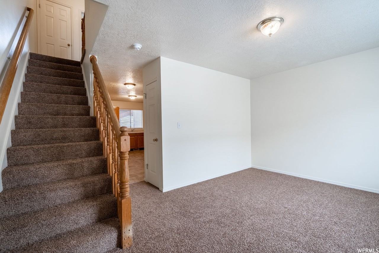 585 East Main Street - Photo 3 of 17