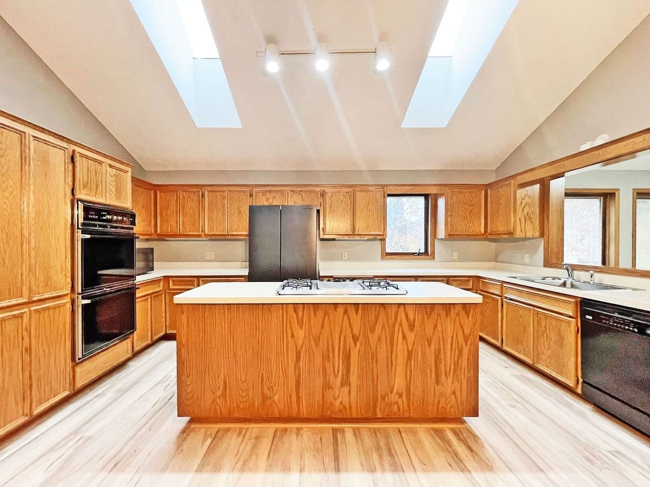 10025 170th St W - Photo 2 of 39