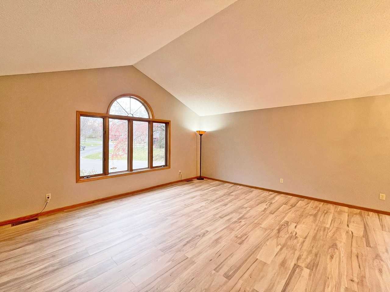 10025 170th St W - Photo 7 of 39