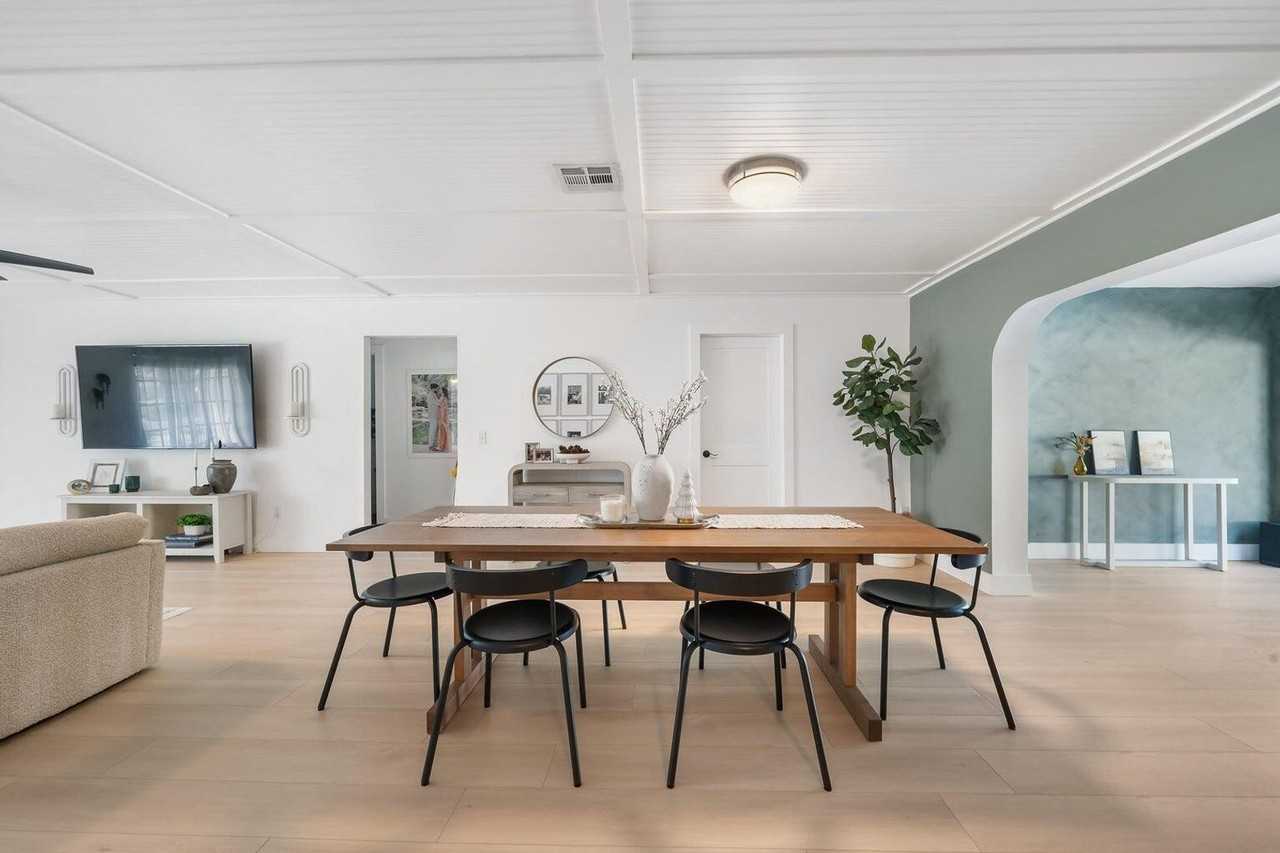 232 Wellesley Drive - Photo 2 of 25