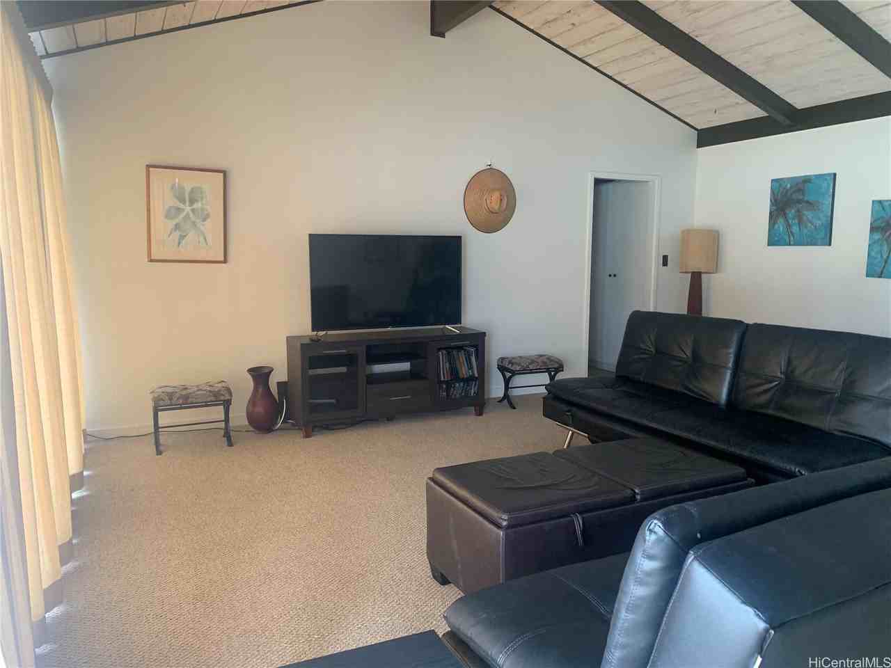 7046 Kalaniana’Ole Highway #A