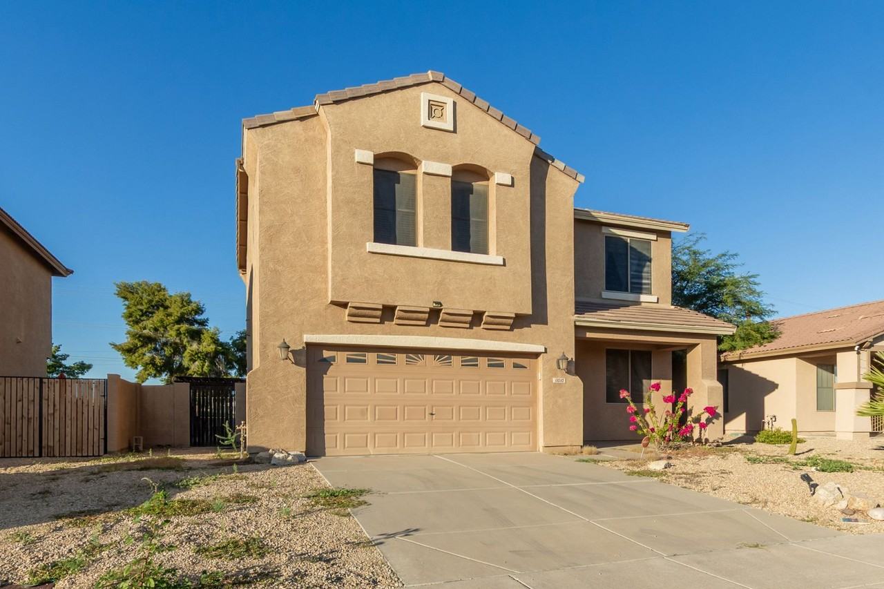 11010 W Griswold Rd - Photo 4 of 33