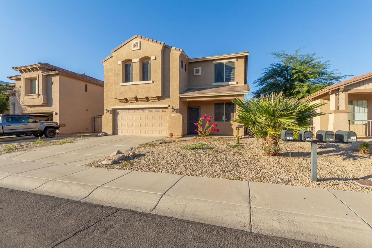 11010 W Griswold Rd - Photo 5 of 33