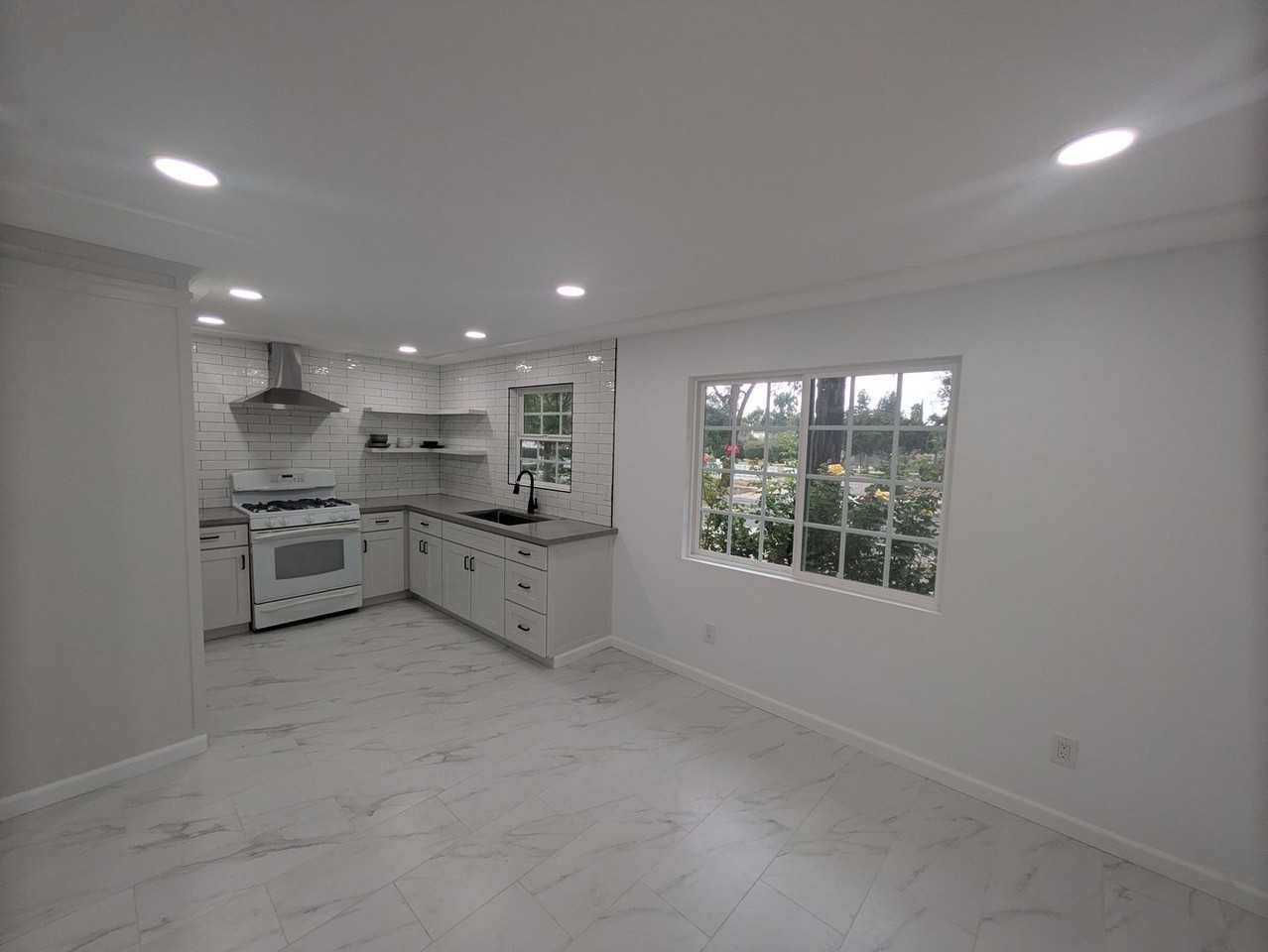 510 South College Avenue - Photo 6 of 17