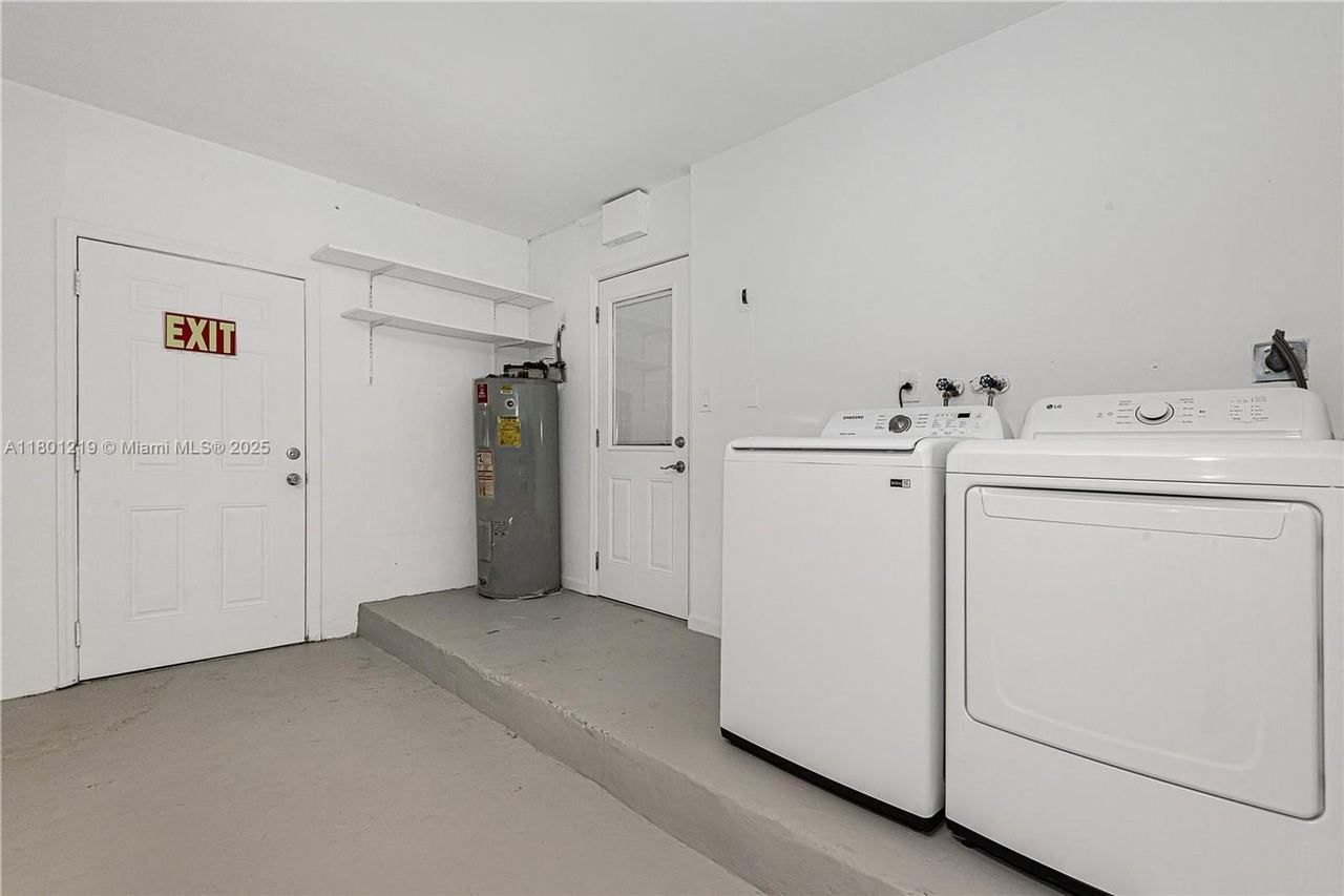 216 Southeast 9th Street - Photo 2 of 25