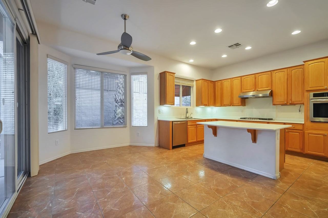 2585 Portsmouth Creek Avenue - Photo 6 of 27