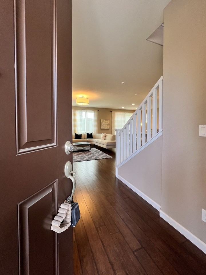 873 Saratoga Drive - Photo 3 of 35