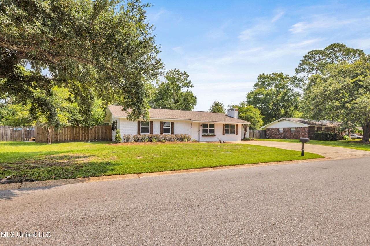 302 Brumbaugh Rd - Photo 2 of 50