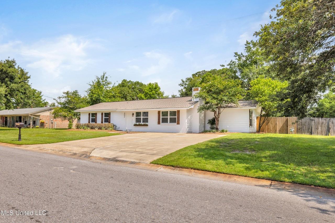 302 Brumbaugh Rd - Photo 3 of 50