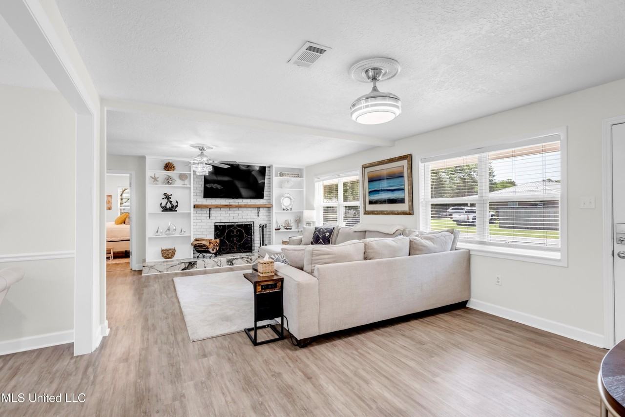 302 Brumbaugh Rd - Photo 7 of 50