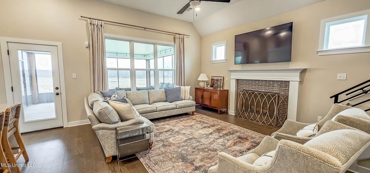 13453 Birch Bnd - Photo 3 of 19