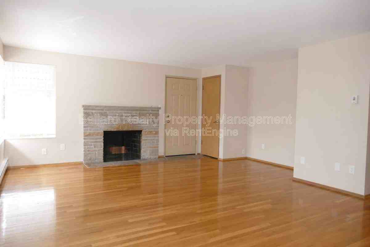 2430 Nw 59th St - Photo 2 of 10