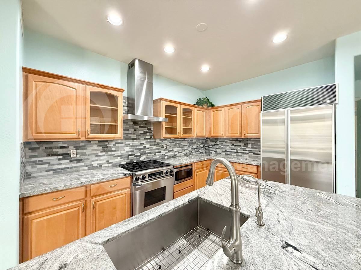 3930 S Emerson St - Photo 4 of 10