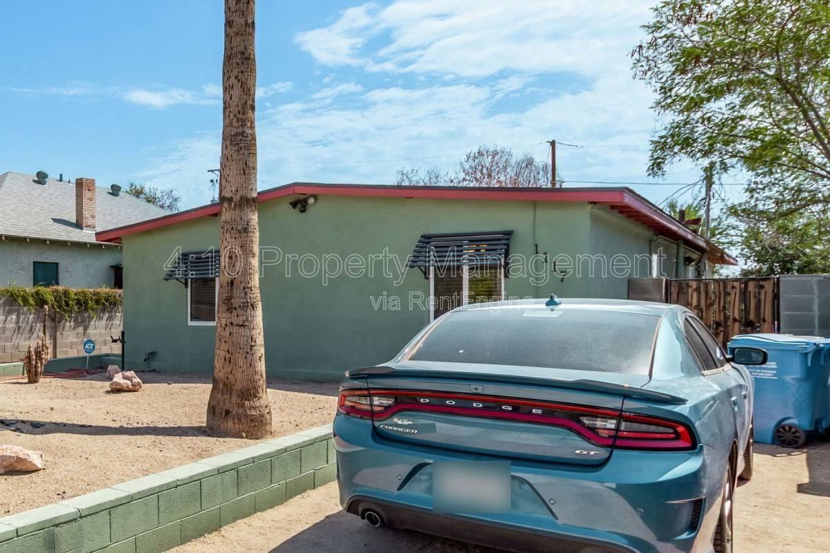 1117 N 13th St #1 - Photo 5 of 10