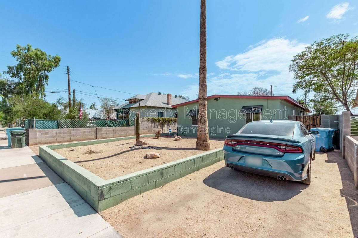 1117 N 13th St #1 - Photo 6 of 10